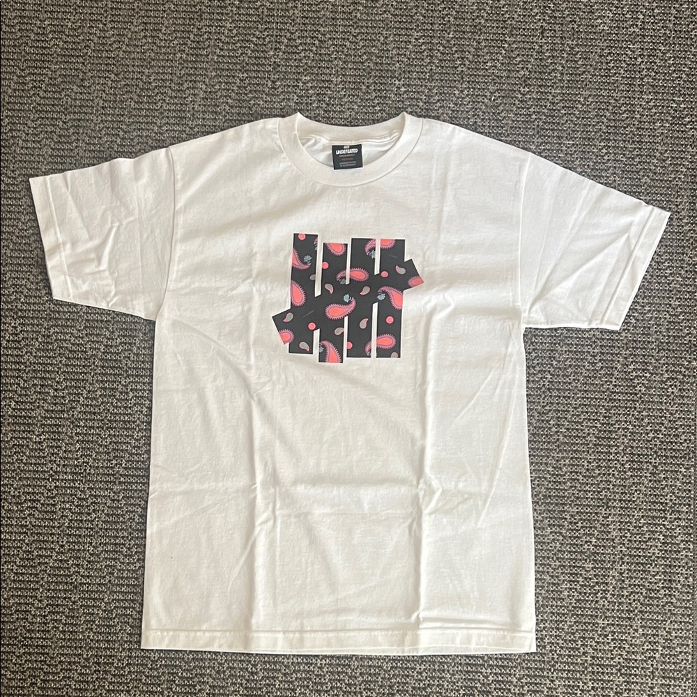 2012 Undefeated x All Gone White T-shirt Size Medium (limited item)